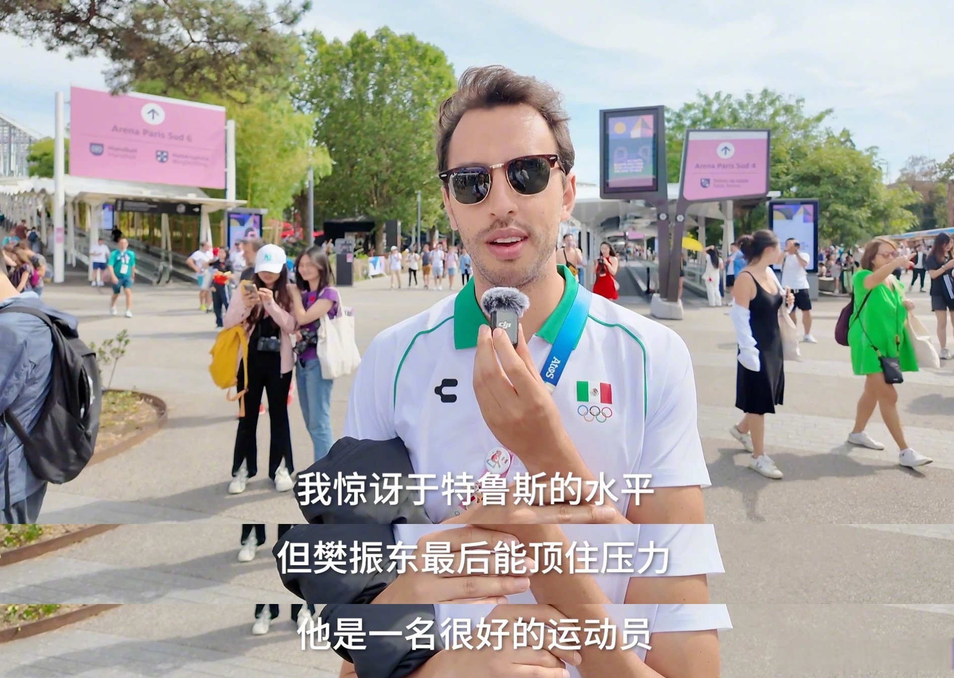 爱游戏app活动-运动员们在比赛中战胜对手获得胜利